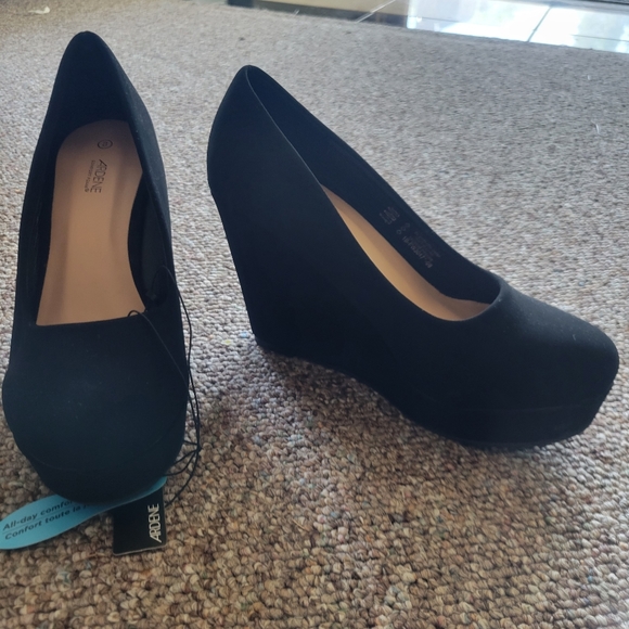 Black Wedges - Picture 2 of 3